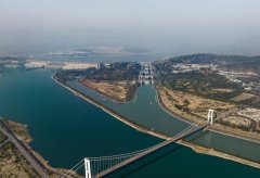 三峡船闸实现每秒约3吨货物通过“水上楼